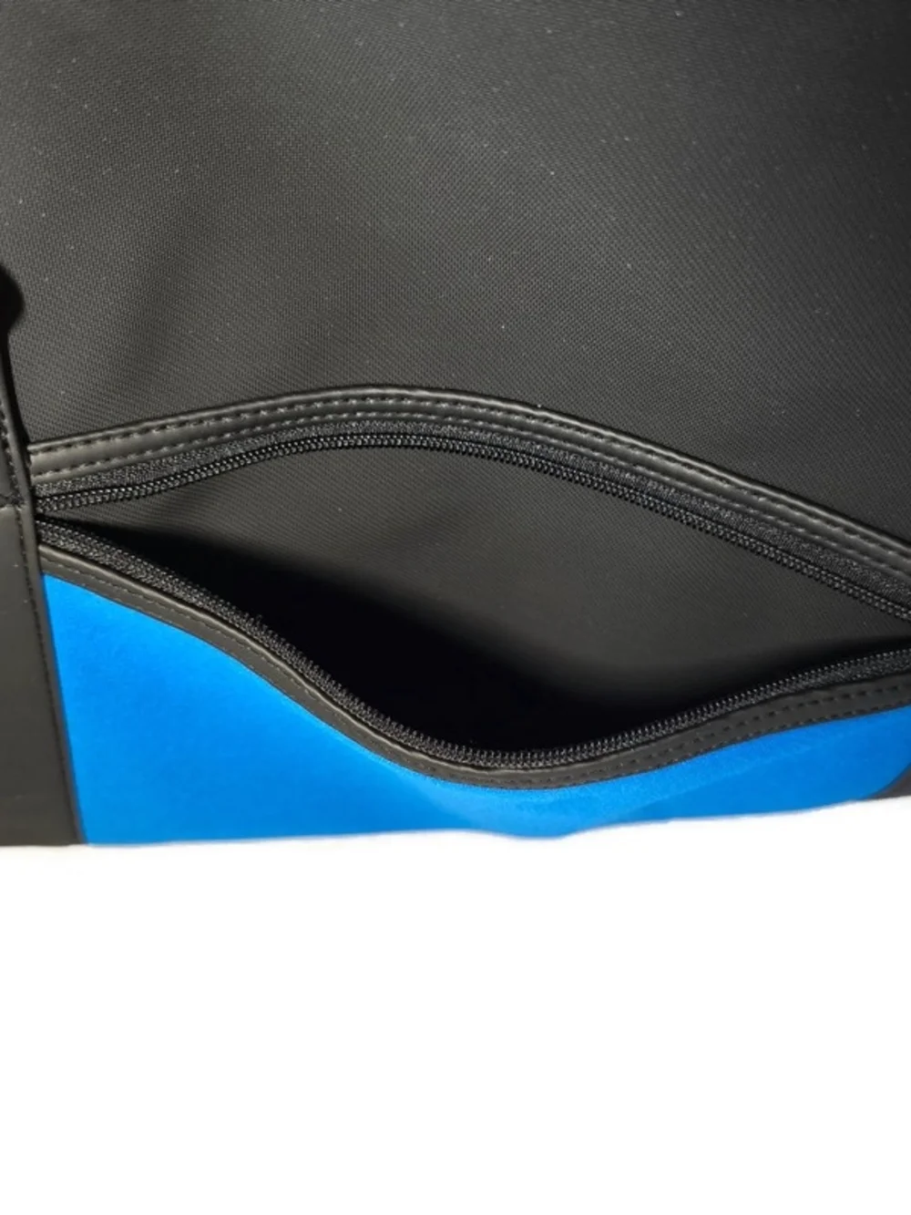 Liz Claiborne Black and Blue Travel Tote with Front Pocket